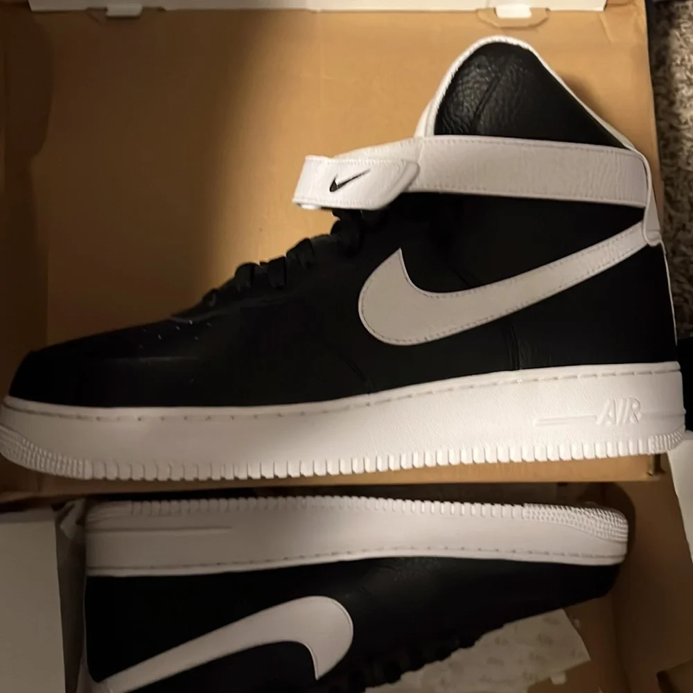 Never Worn Air Force 1 High Black and White Size 14 - Picture 2 of 2